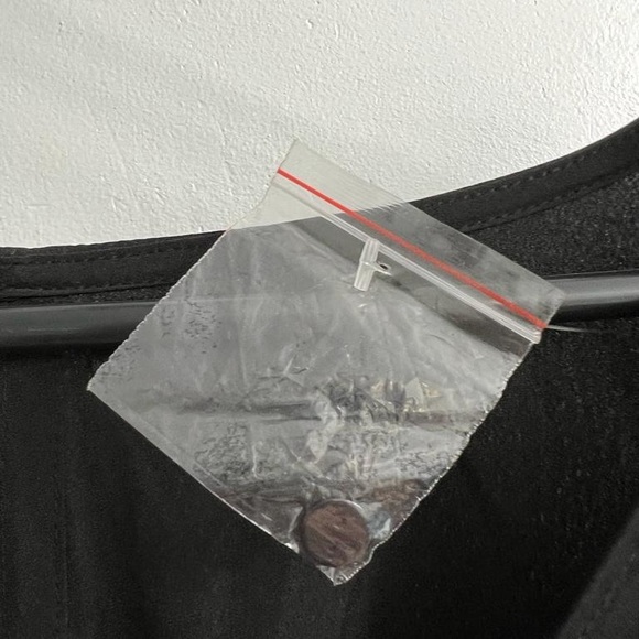 Embroidered romper - Picture 9 of 9